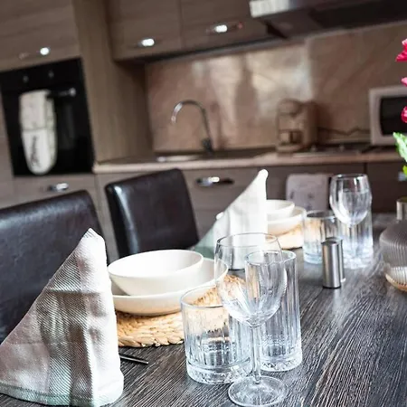 Modern & Bright 1bd Near Main Square