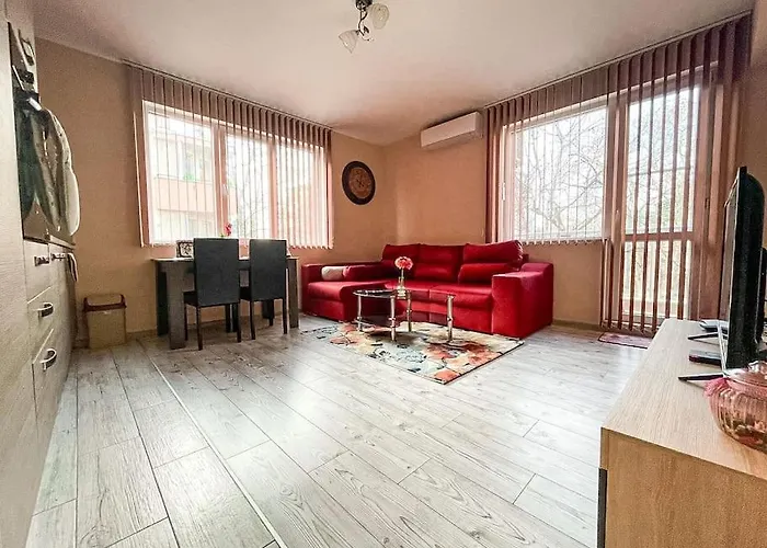 Modern & Bright 1bd Near Main Square Апартаменти *