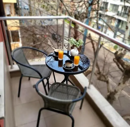 Modern & Bright 1bd Near Main Square *