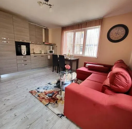 Апартаменти Modern & Bright 1bd Near Main Square Пловдив