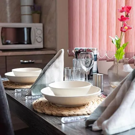 Modern & Bright 1bd Near Main Square 아파트 *