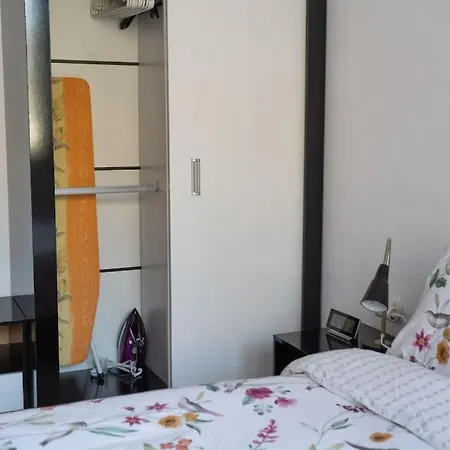 Modern & Bright 1bd Near Main Square 플로브디프