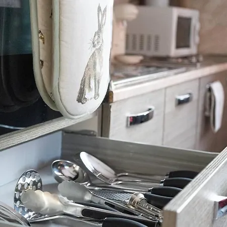 Modern & Bright 1bd Near Main Square 아파트 *