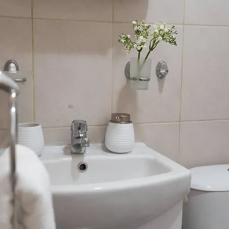 Modern & Bright 1bd Near Main Square 아파트 *