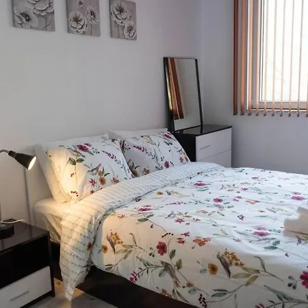 Modern & Bright 1bd Near Main Square *