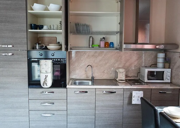 Modern & Bright 1bd Near Main Square Apartment *