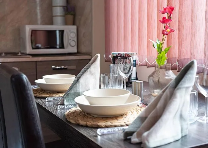 Modern & Bright 1bd Near Main Square Apartment *