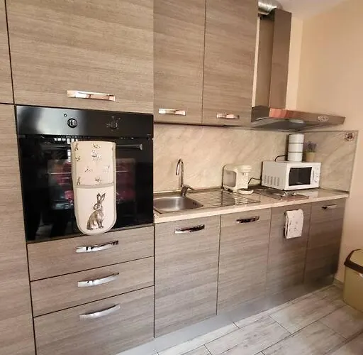 Modern & Bright 1bd Near Main Square *