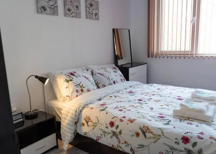 Modern & Bright 1bd Near Main Square *